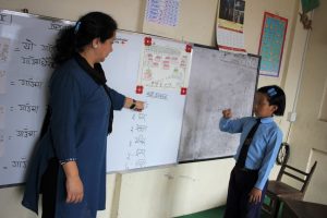 A teacher is teaching new word by showing picture