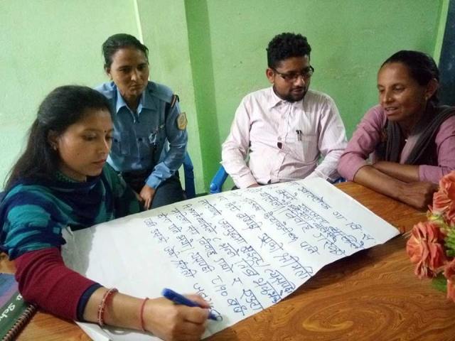 एक कार्यक्रममा सामूहिक कार्यमा सहभागी जनाउदै गरेको तस्विर