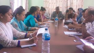 भुकम्प पिडितका लागी राष्ट्रिय मानव अधिकार आयोगले निर्माण गर्ने अनुगमन चेकलिस्टको बारेमा छलफल गरिदै