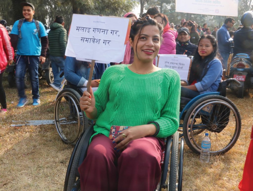 अपाङ्गता भएका व्यक्तिहरूको २७औँ अन्तर्राष्ट्रिय  दिवसका अवसरमा आयोजित कार्यक्रमका सहभागी ।