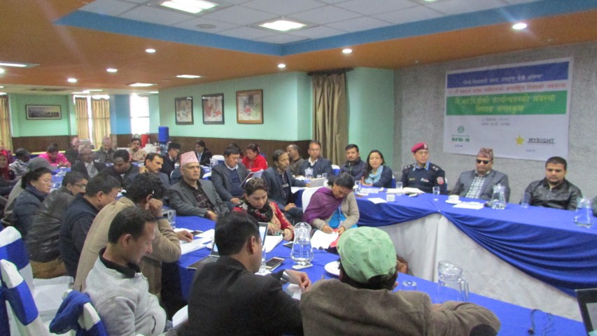 कार्यक्रममा छलफल गर्दै