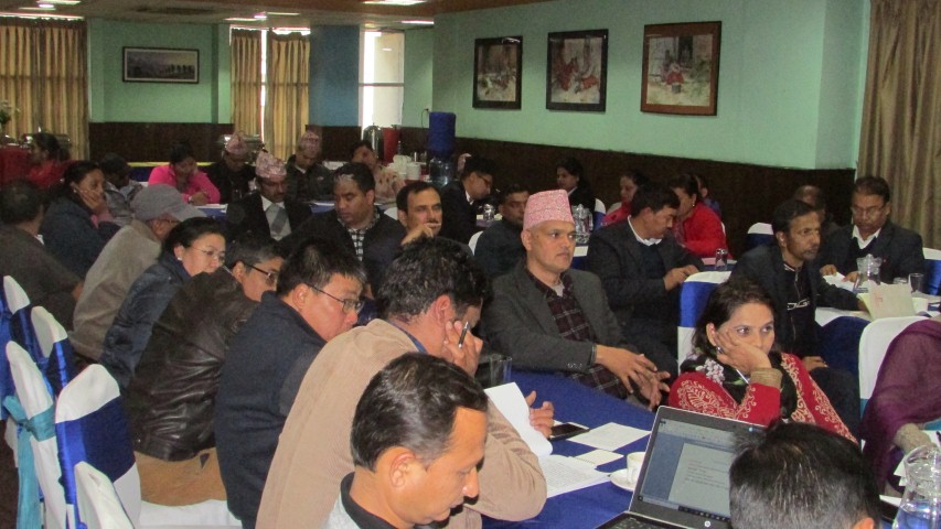 कार्यक्रममा छलफल गर्दै