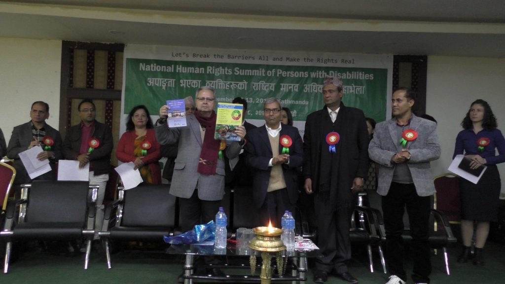 कार्यक्रममा पुस्तक विमोचन गर्दै गरेको