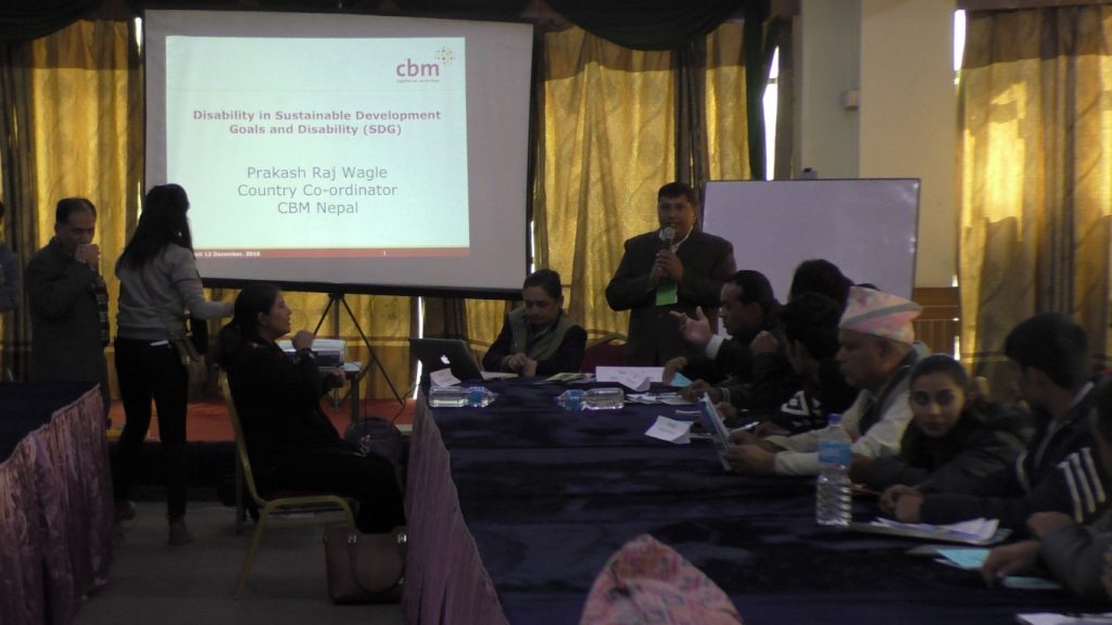 अन्तरक्रिया कार्यक्रममा सहभागीहरु आफ्ना कुराहरु राख्दै