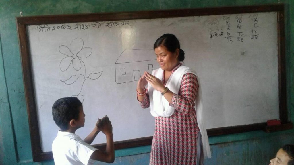 a teacher using signlanguage to teach