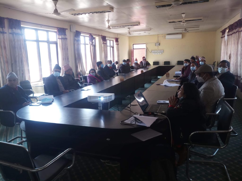 सबै अपाङ्गता भएका बालबालिकाहरुको समावेशी शिक्षामा पहुँच अभिवृद्धि तथा प्रवर्धनमा निजी विद्यालयहरु र निजी प्रकाशन गृहहरुको सन्दर्भमा कार्यपत्र प्रस्तुत गर्दै परियोजना संयोजक अन्जना श्रेष्ठ