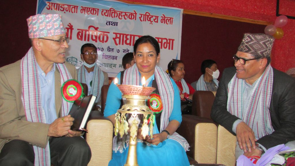 Chief guest of the program and president of NFDN talking to each other