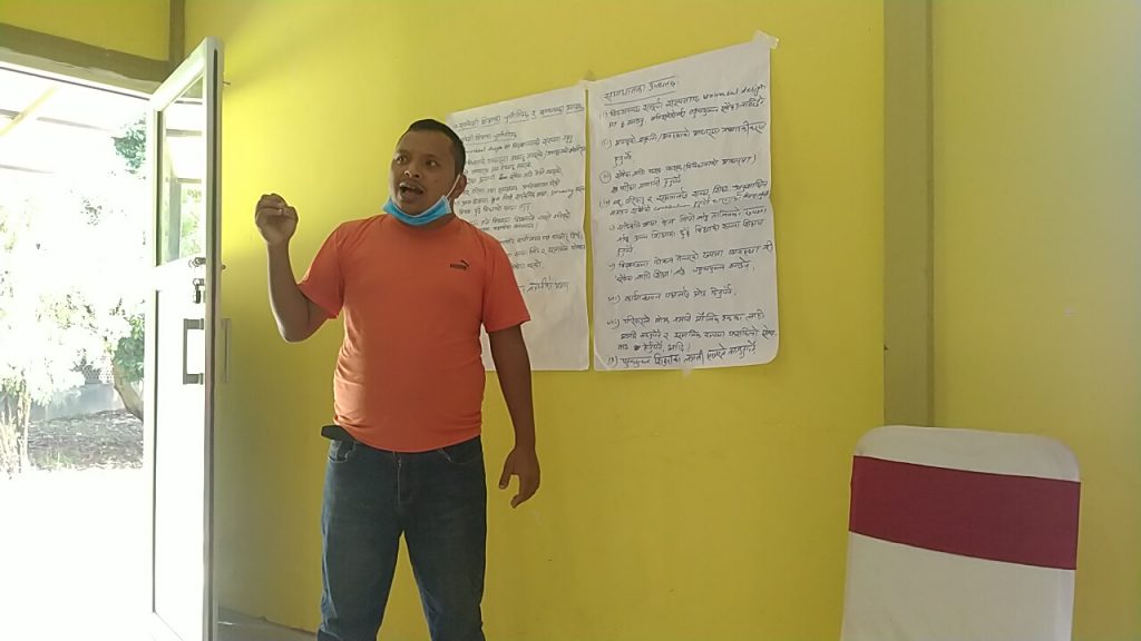 नेपालमा समावेशी शिक्षाको विद्यामान अवस्था, अवसर तथा चुनौतिहरुका विषयक समूहकार्य पश्चात समूहको नेतृत्व गर्नुहुदै शिव श्रेष्ठ 