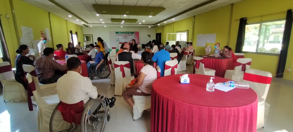 नेपालमा समावेशी शिक्षाको विद्यामान अवस्था, अवसर तथा चुनौतिहरुका विषयमा सहजीकरण गर्नुहुदै महासंघको उपाध्यक्ष रमा ढकाल 