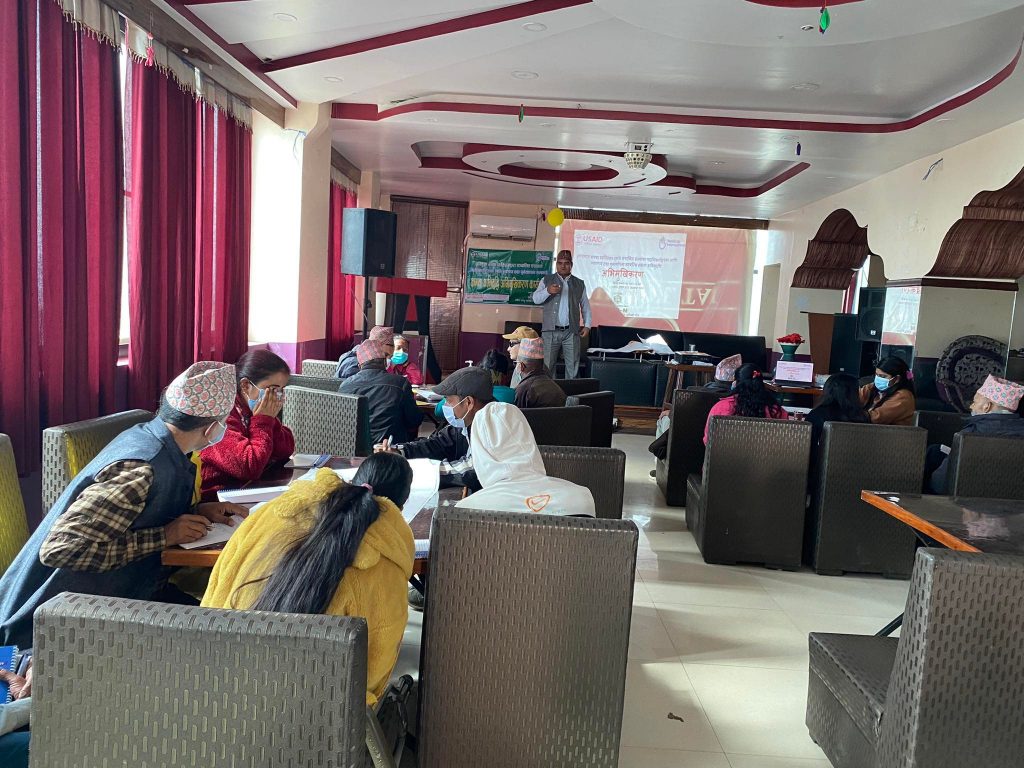 NFDN लुम्बिनी प्रदेश अध्यक्ष देवीदत्त आचार्यले अपाङ्गताका स्वास्थ्य तथा पुर्नस्थापनाका कानुनहरु बारे सहजीकरण गर्दै