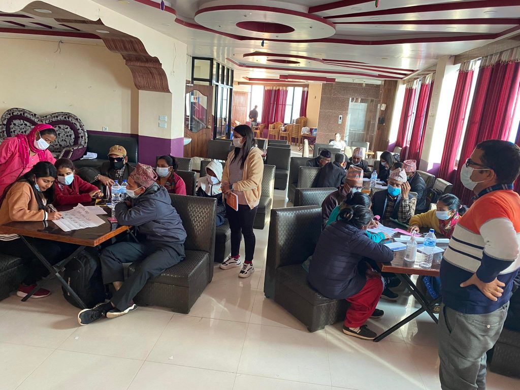 सहभागीहरुले समुह कार्य गर्दै