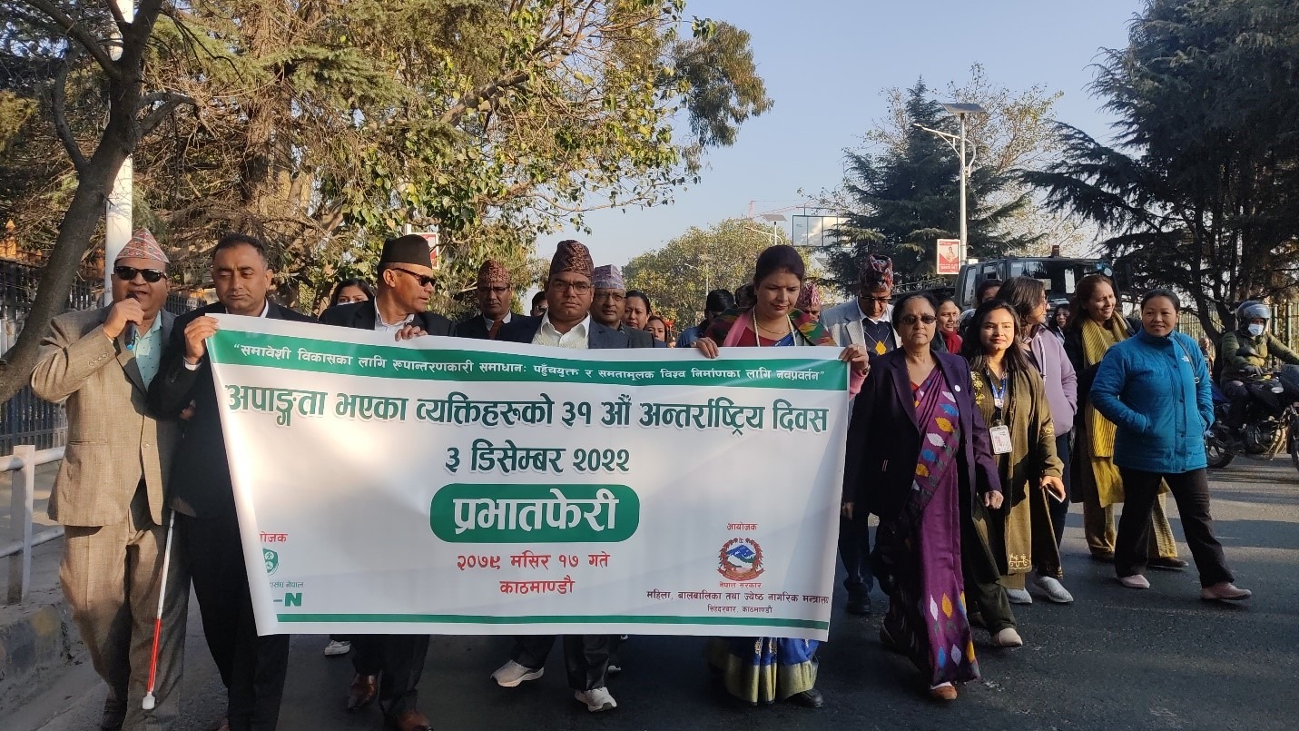 यस तस्विरमा नवनिर्वाचित अध्यक्ष, निवर्तमान अध्यक्ष र मन्त्रालयको व्यक्तित्वहरुको उपस्थिती रहेको छ।